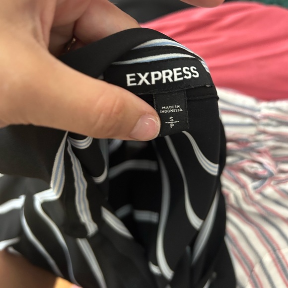 Button down Express striped top with adjustable tie - Picture 3 of 3